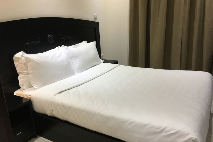 Room 7 of 9