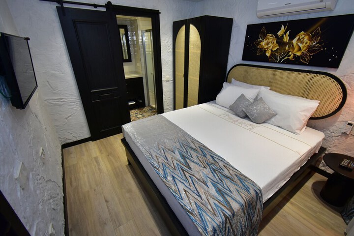 Room 16 of 35