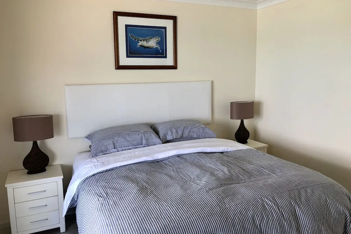 Room 5 of 12