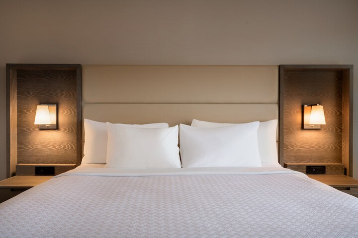 Standard Room, King or Two Doubles (6 of 6)