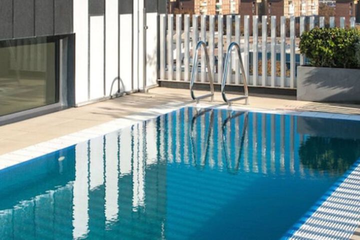 Hotel Pool