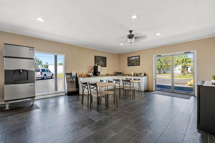 Breakfast area