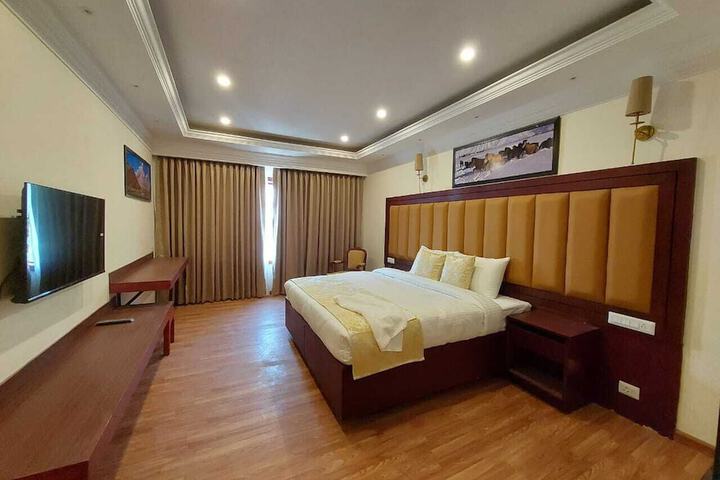Room 4 of 15