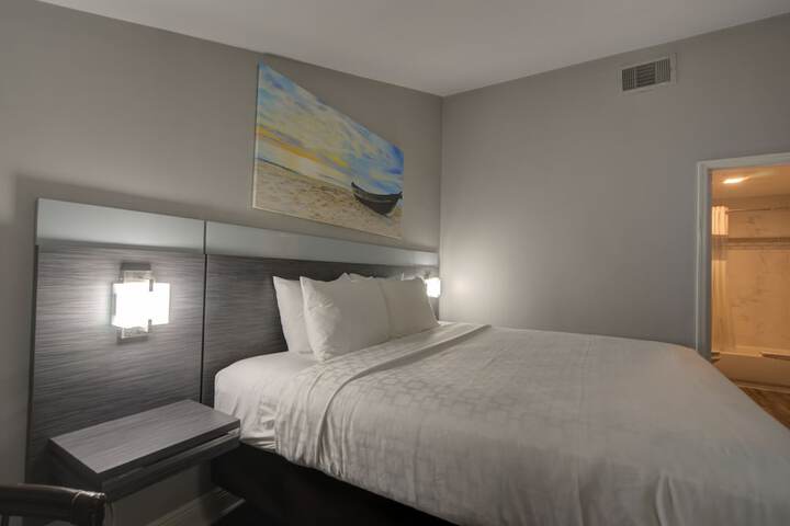 1 King Bed (3 of 39)