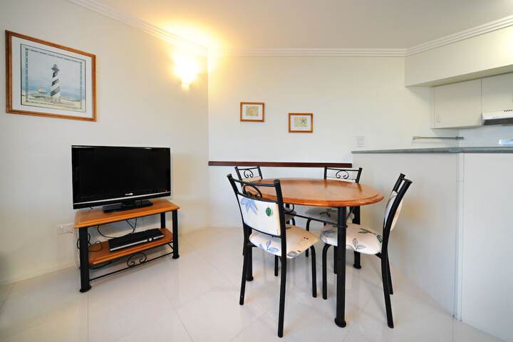 Room 6 of 28