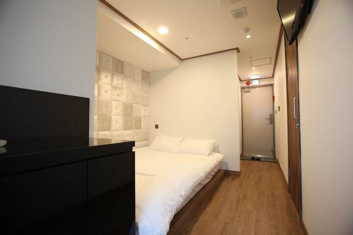 Room 6 of 46