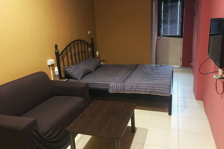 Room 2 of 10