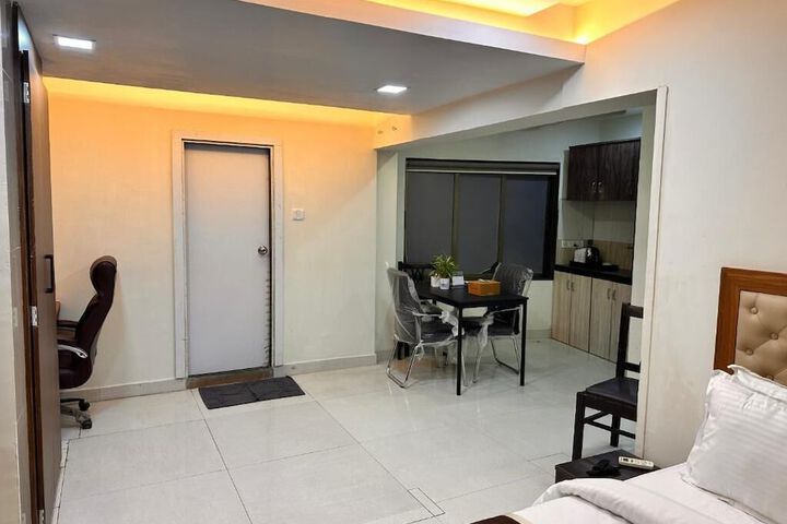 Room 14 of 30