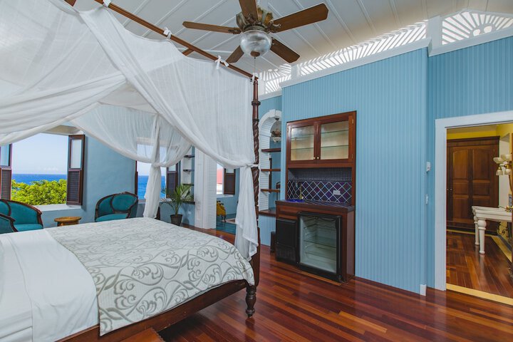 Room 14 of 65