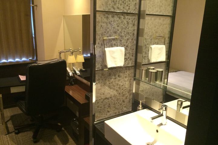 Room 12 of 38