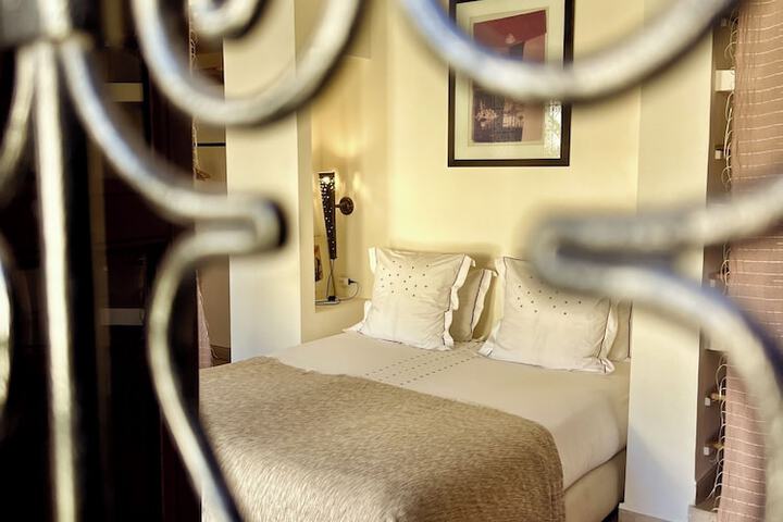 Room 28 of 97