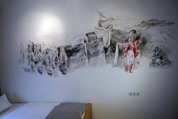 Room 10 of 43