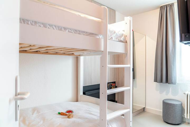 Room 27 of 67