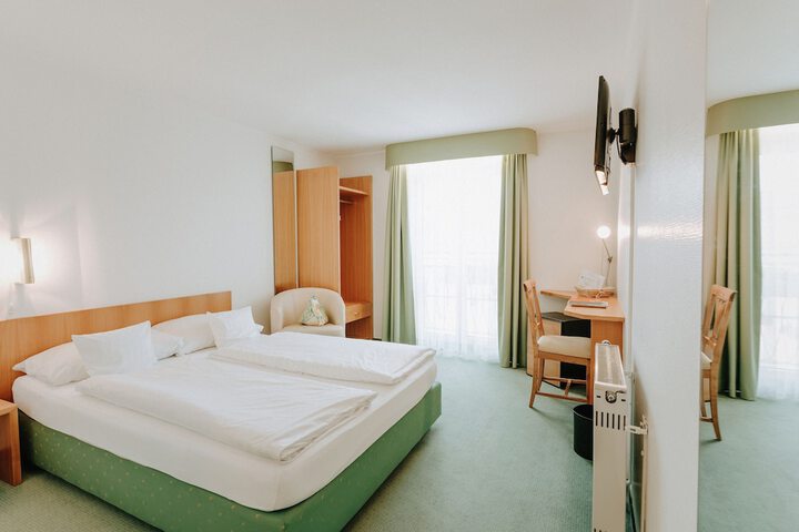 Room 8 of 34