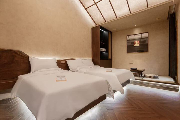 Room 5 of 49