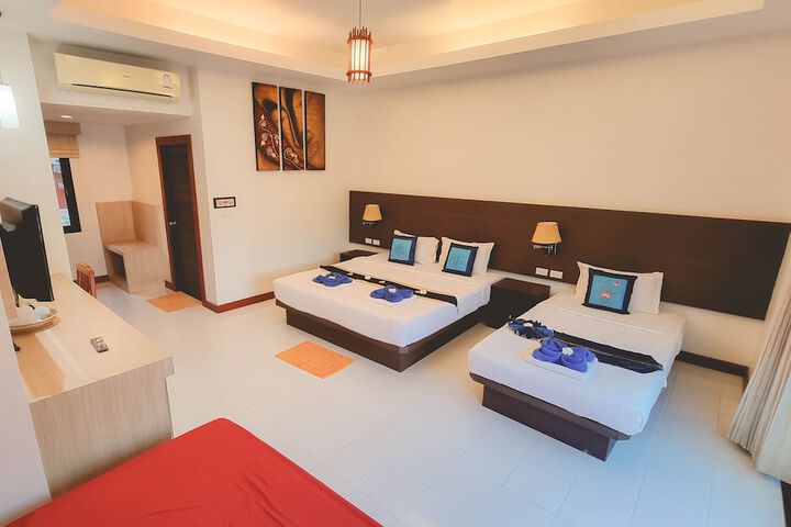 Room 35 of 142