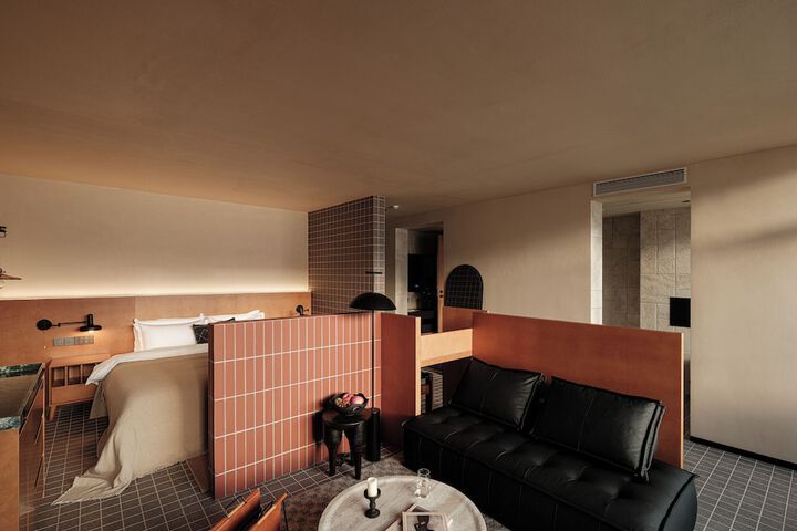 Room 51 of 169