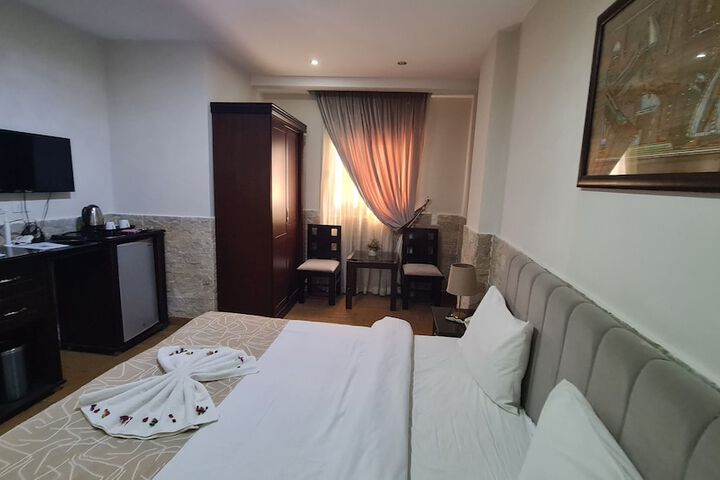 Room 118 of 340