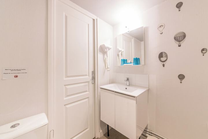 Room 52 of 60