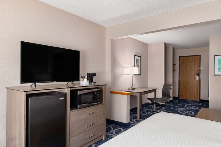 1 King Bed (9 of 11)