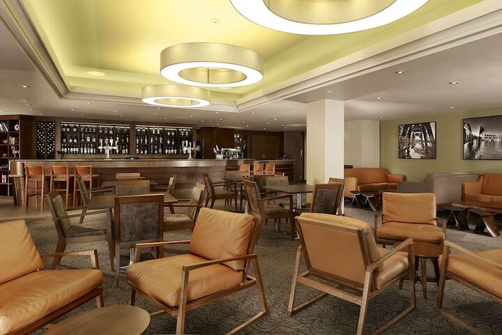 Lounge 72 of 124