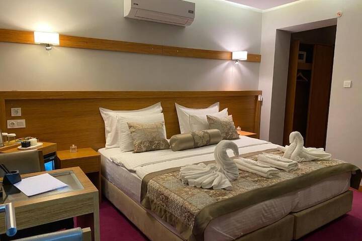 Room 16 of 26