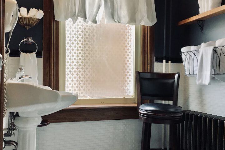 Room 70 of 95