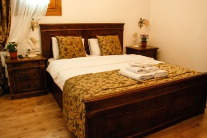 Room 3 of 90