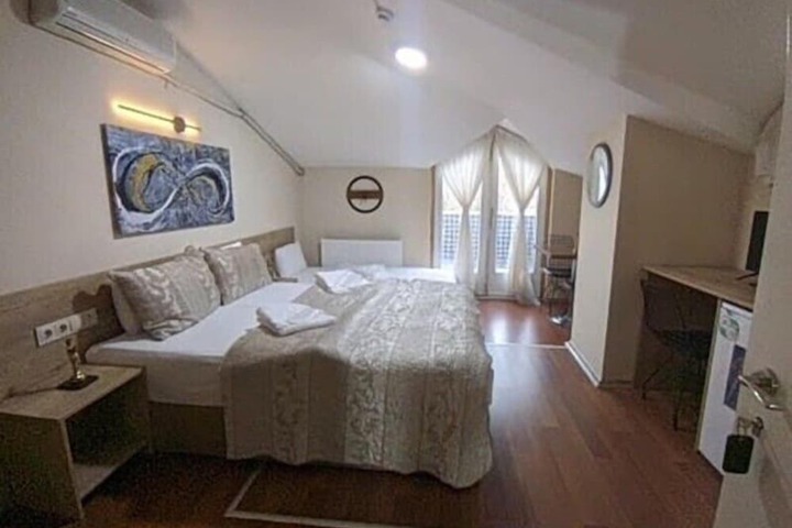 Room 6 of 48