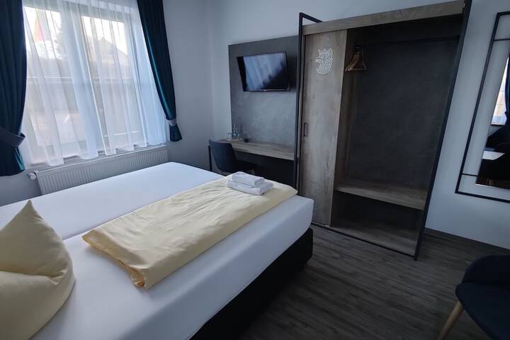 Room 6 of 73