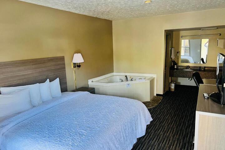 Basic Double Room 2 Queen Beds (2 of 4)