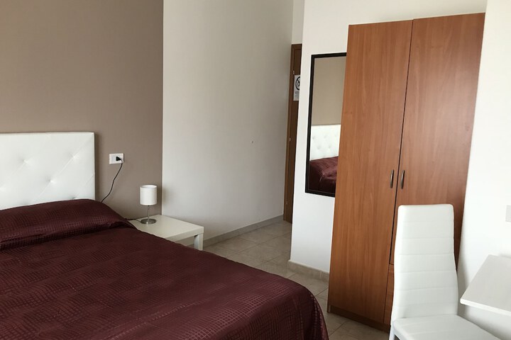 Room 8 of 32