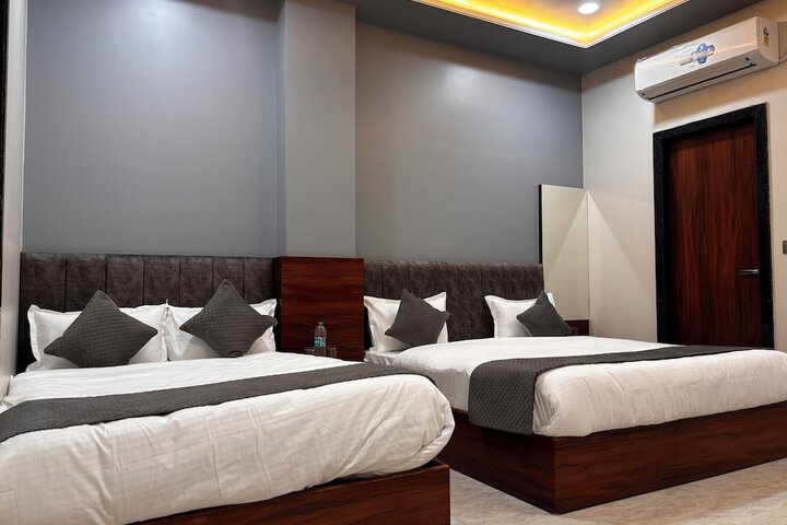 Room 13 of 28