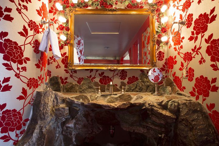 Bathroom sink