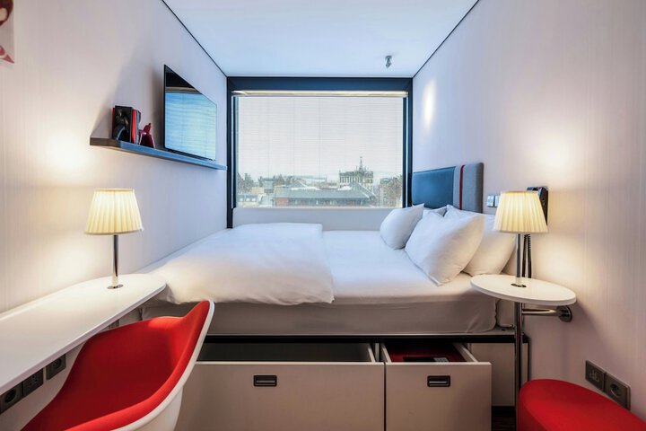 Room 26 of 60