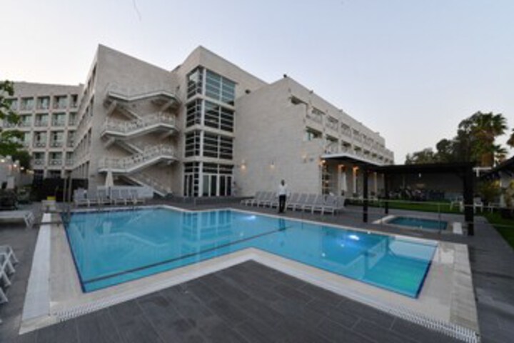 Pool 16 of 23