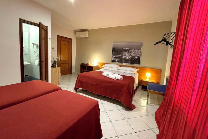 Room 8 of 37