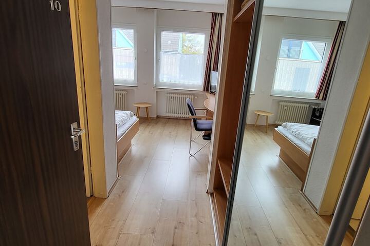Room 8 of 22