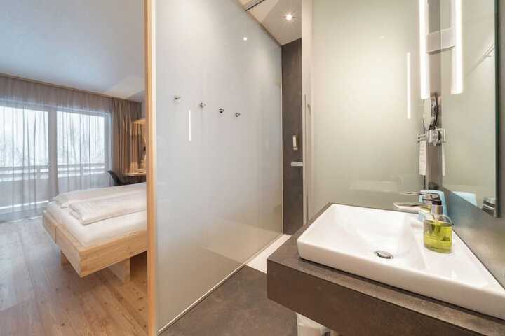 Room 8 of 35