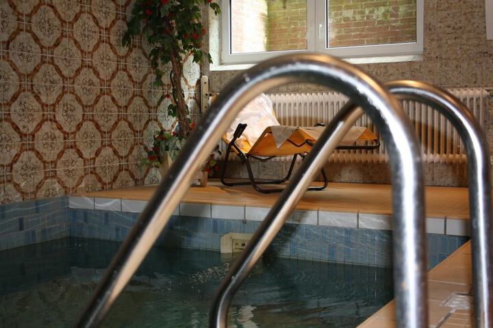 Pool 15 of 32