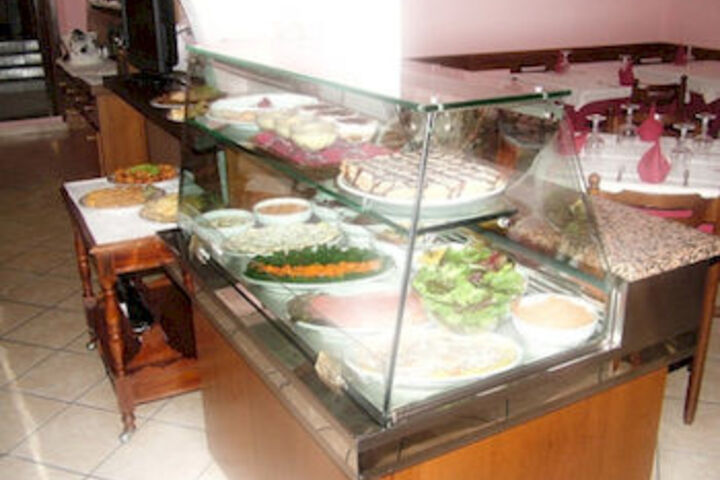 Dining 9 of 62