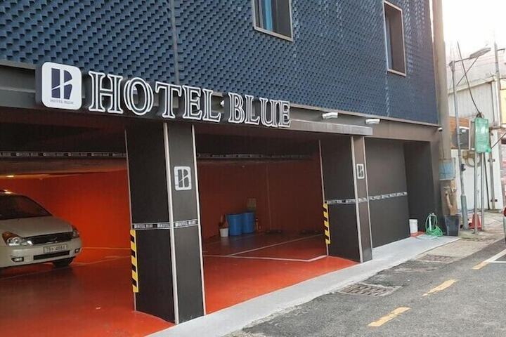 Blue Hotel