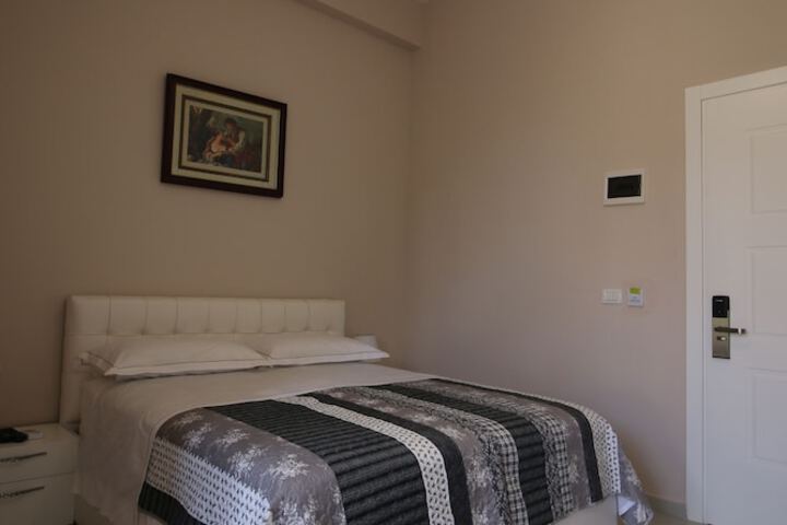 Room 4 of 47