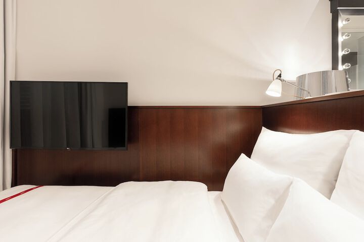 Room 13 of 42
