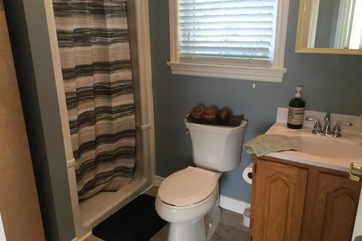 Room 5 of 9