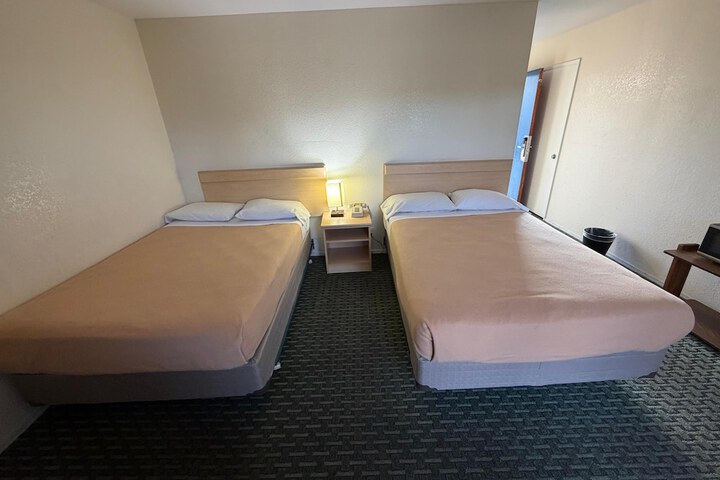 Room 4 of 7