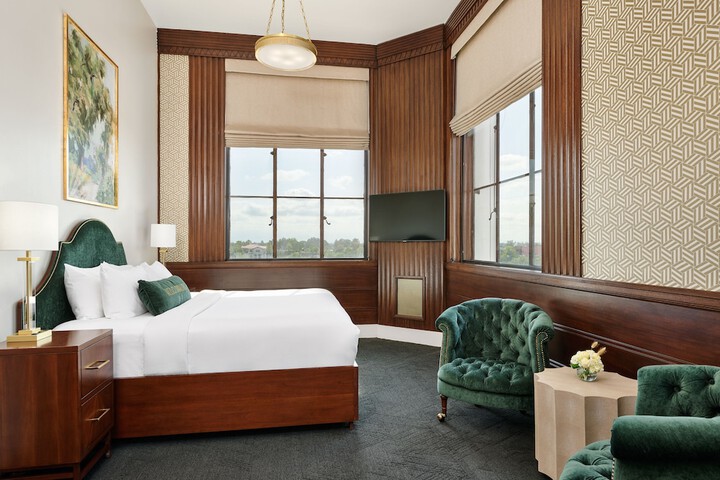 1 King Bed (17 of 18)