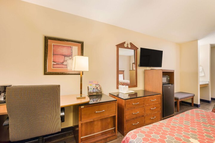 Double Deluxe King Bed (2 of 7)