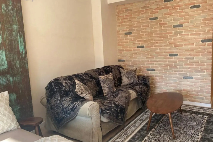 Room 2 of 10