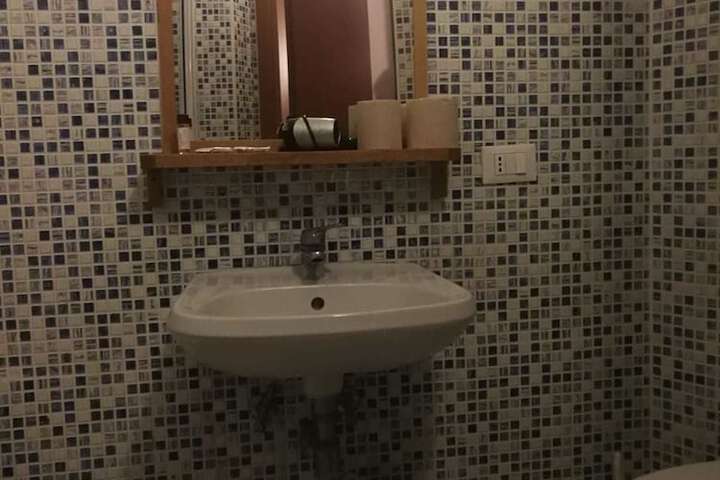 Room 33 of 34